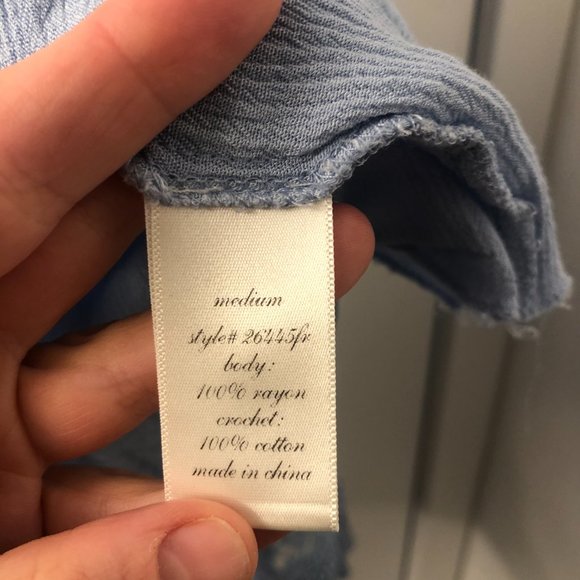 Cute boho top with crochet sleeve detail - Picture 2 of 6